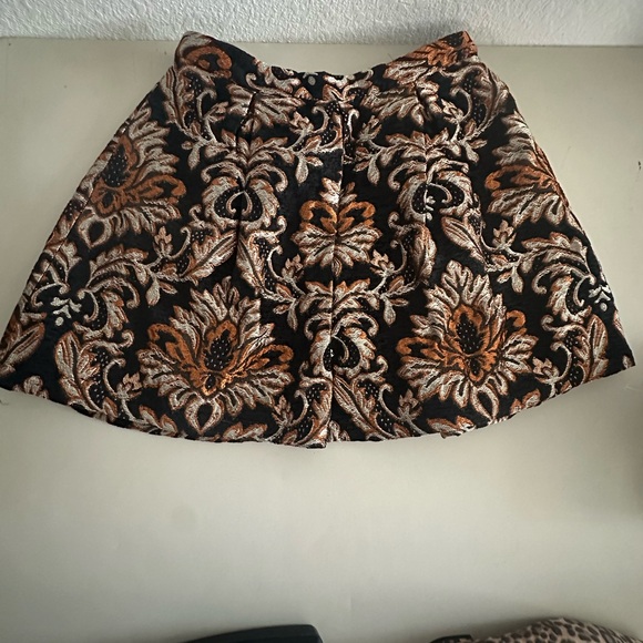 Gianni Bini Lordice Jacquard Mini A-lined Metallic Printed Skirt - Picture 2 of 9